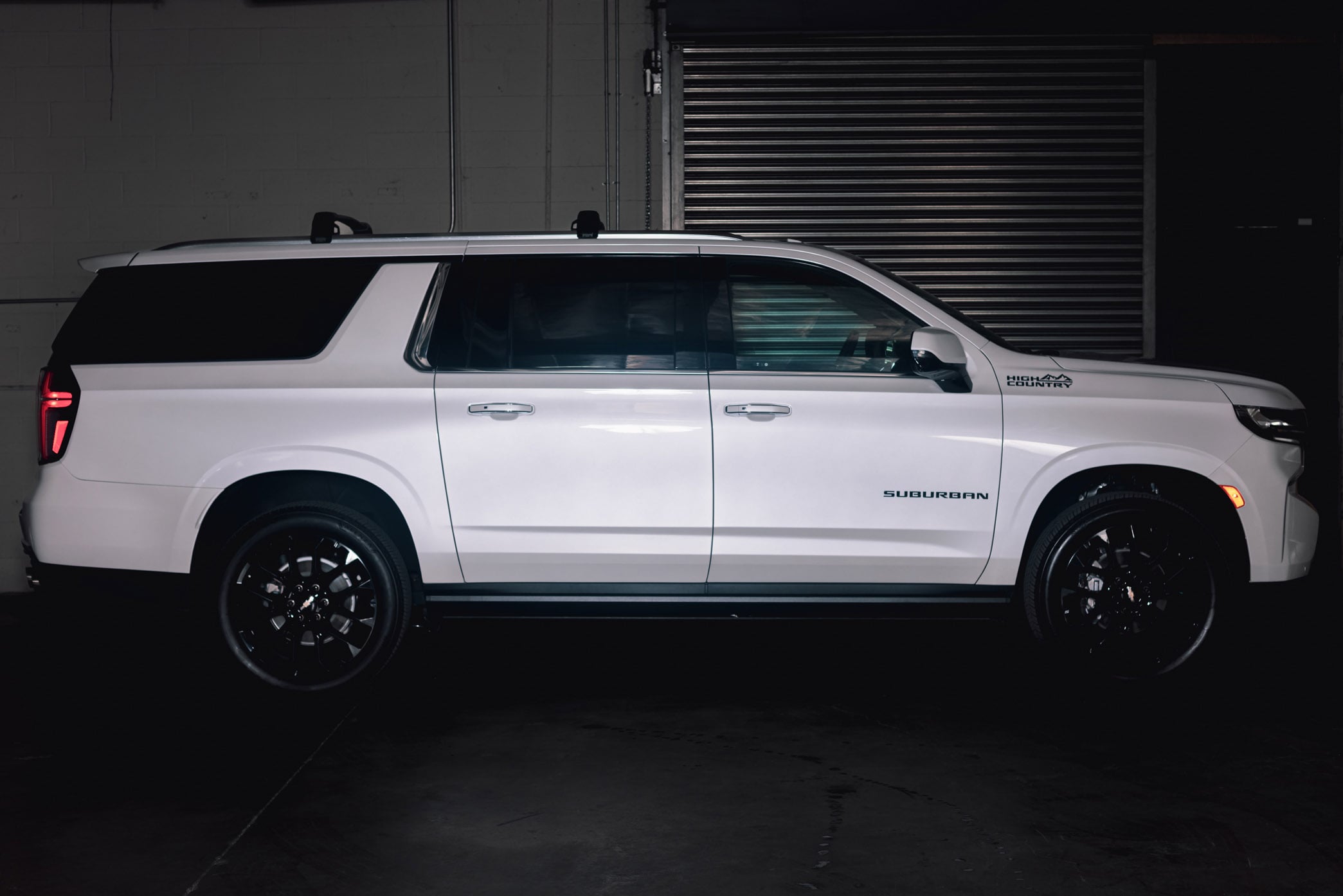 23’ HIGH COUNTRY SUBURBAN